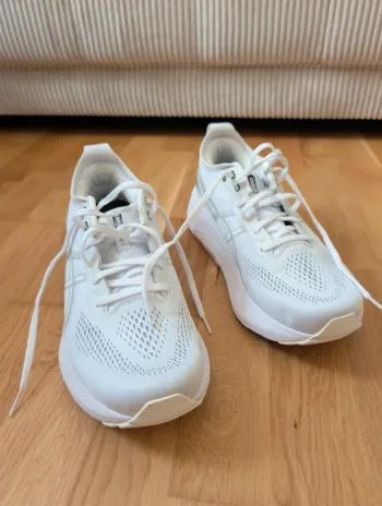 Used Asics Gel Kayano 31 Running Shoes