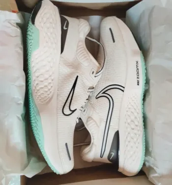 Used Nike Zoom Invincible Run bike — image 3 of 10
