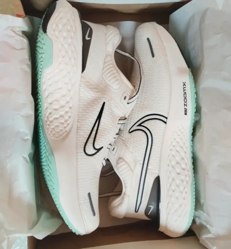 Used Nike Zoom Invincible Run bike — image 3 of 10