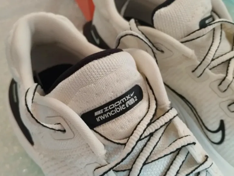 Used Nike Zoom Invincible Run bike — image 8 of 10