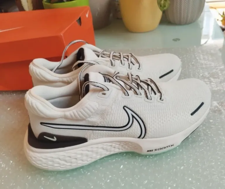 Used Nike Zoom Invincible Run bike — image 4 of 10