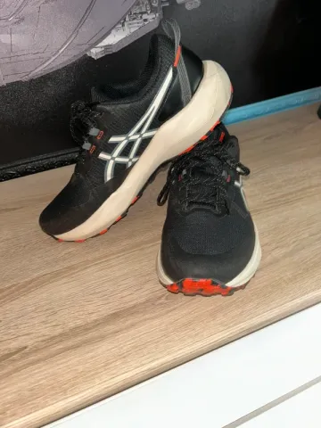 Asics Turnschuhe Running Shoes d'occasion