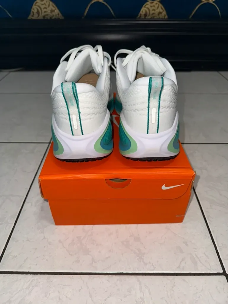 Used Nike Vomero Plus bike — image 5 of 5