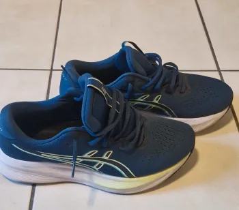 Käytetty Asics Baskets Running Shoes