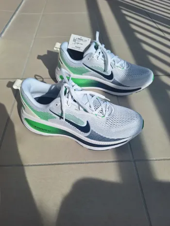 Used Nike Zoom Vomero 18 bike — image 2 of 5