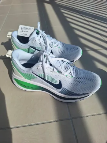 Used Nike Zoom Vomero 18 Running Shoes