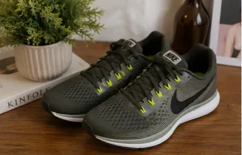 Used Pegasus Zoom 34 Running Shoes