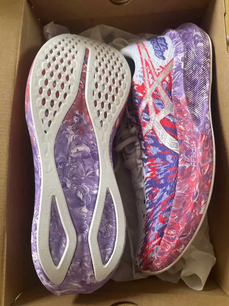 Used Asics Running Shoes bike — image 2 of 4