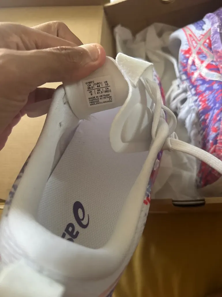 Used Asics Running Shoes bike — image 3 of 4