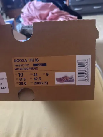 Used Asics Running Shoes bike — image 4 of 4