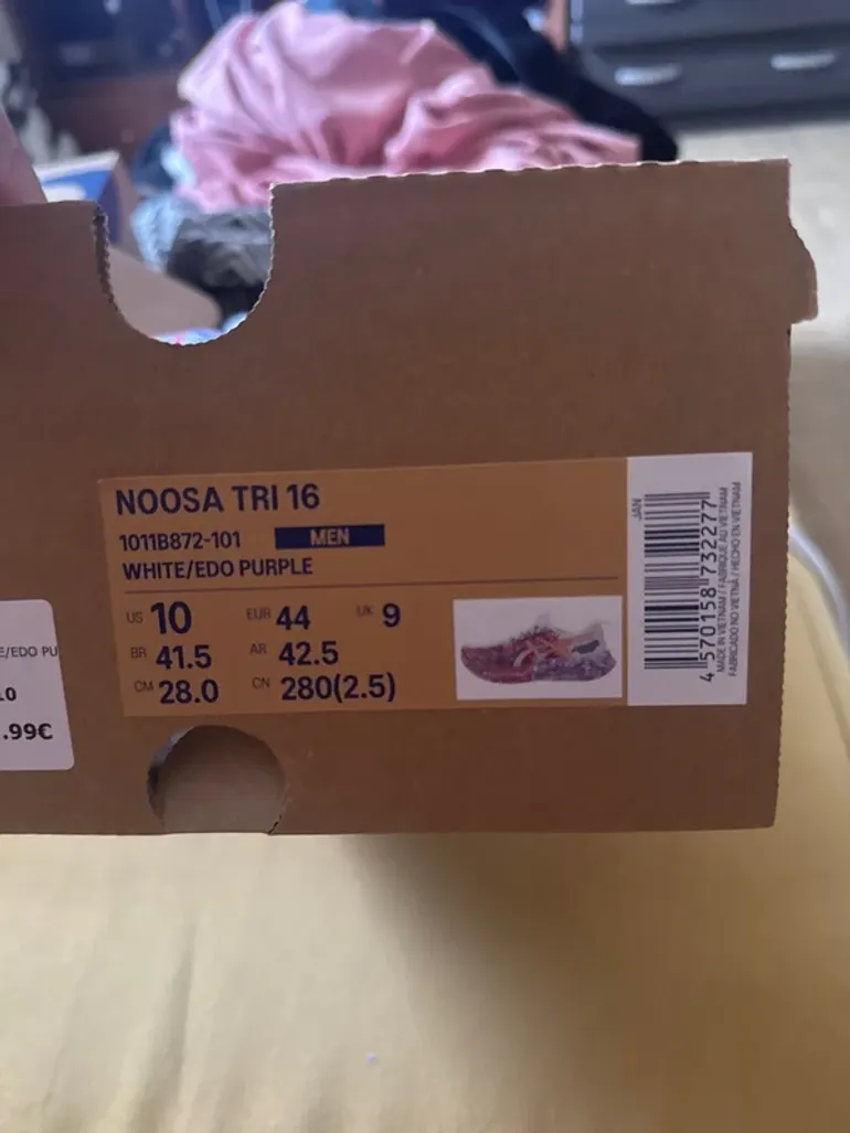 Used Asics Running Shoes bike — image 4 of 4