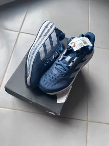 Použité Adidas Questar 3 M Running Shoes