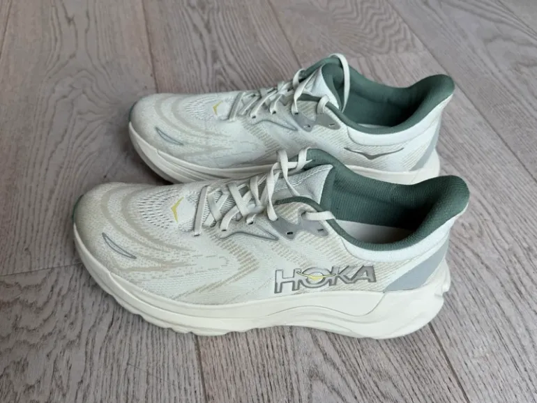 Hoka Arahi 8 bike d'occasion — image 3 sur 7