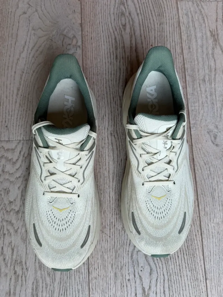 Hoka Arahi 8 bike d'occasion — image 2 sur 7