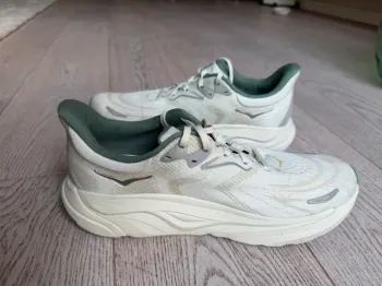 Hoka Arahi 8 bike d'occasion — image 4 sur 7