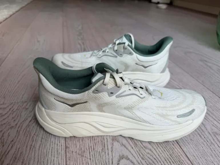 Hoka Arahi 8 bike d'occasion — image 4 sur 7