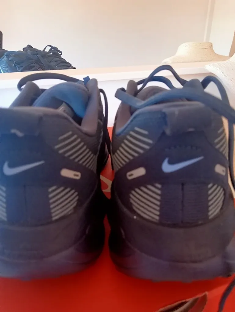 Used Nike Vomero 18 bike — image 6 of 7