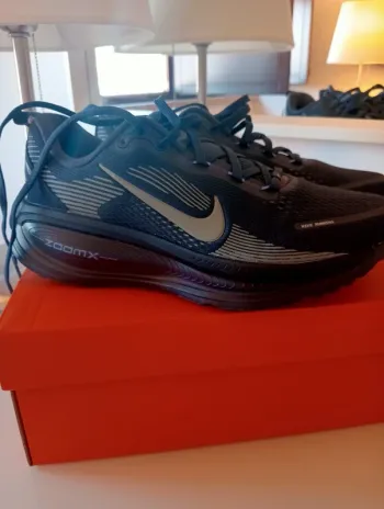 Used Nike Vomero 18 bike — image 3 of 7