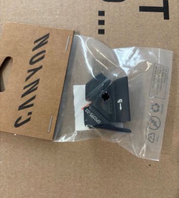 Použité Canyon GP0391-03 Seatpost Clamp 2025 Saddles & Seatposts
