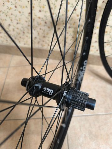 Used Dt Swiss E1900 Wheelset bike — image 4 of 11