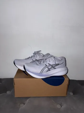 Käytetty Asics Gel-Excite 11 Running Shoes
