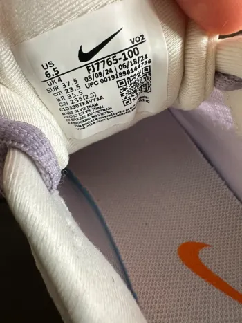 Used Nike sneakers bike — image 5 of 6