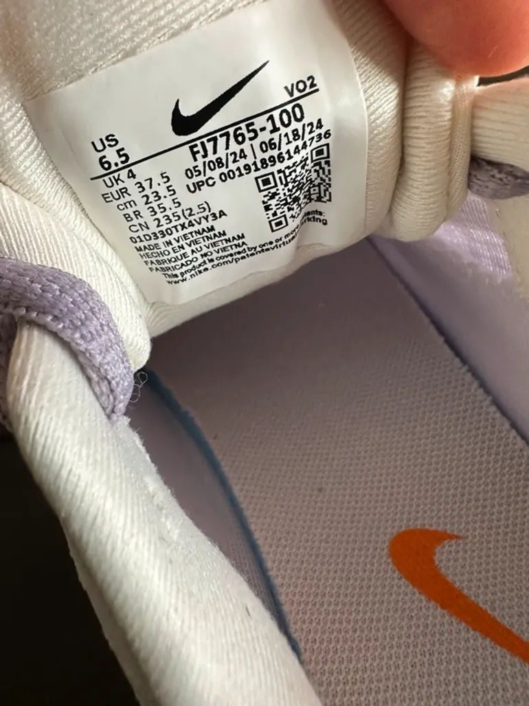 Used Nike sneakers bike — image 5 of 6