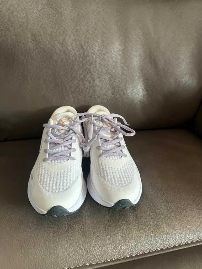 Used Nike sneakers bike — image 2 of 6