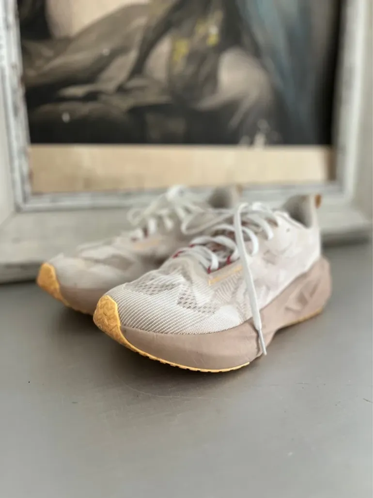 Used Asics Novablast 5 bike — image 6 of 9