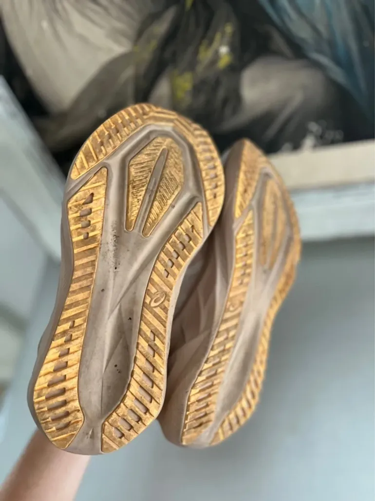 Used Asics Novablast 5 bike — image 9 of 9