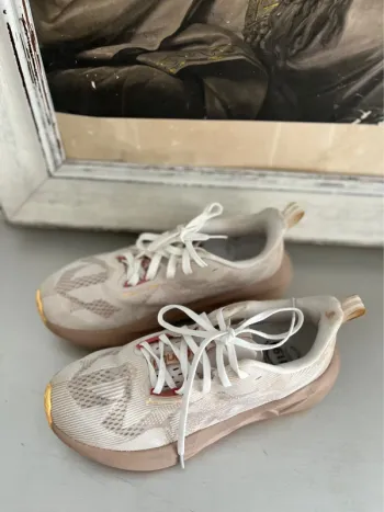 Used Asics Novablast 5 bike — image 4 of 9