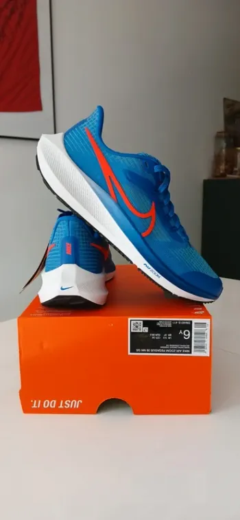 Käytetty Pegasus Zoom 39 Running Shoes