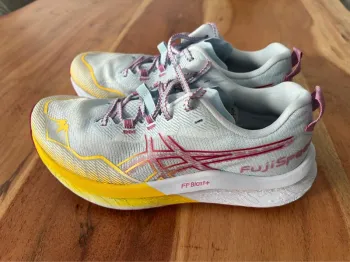 Asics Fujispeed Running Shoes d'occasion