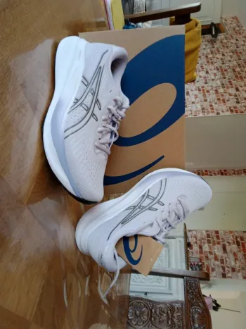 Käytetty Asics Gel Excite 11 Running Shoes