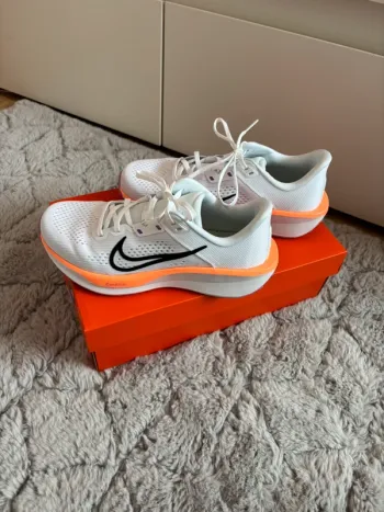 Used Nike Quest 6 Running Shoes