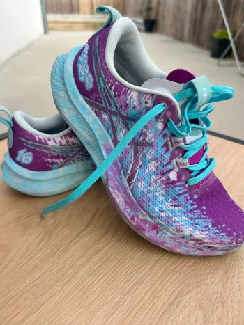 Käytetty Asics Noosa Tri 16 Running Shoes