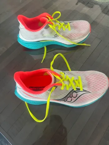Saucony Endorphin Speed 5 bike d'occasion — image 2 sur 4