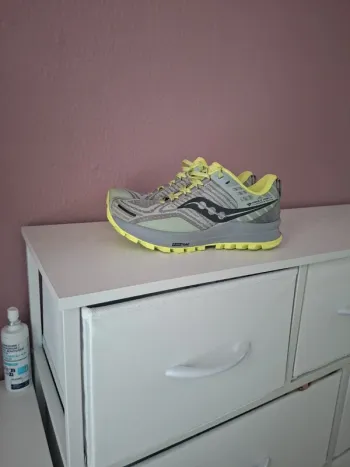 Used Saucony Xodus 11 Running Shoes