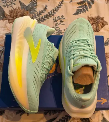 Used Brooks sneakers bike — image 11 of 14
