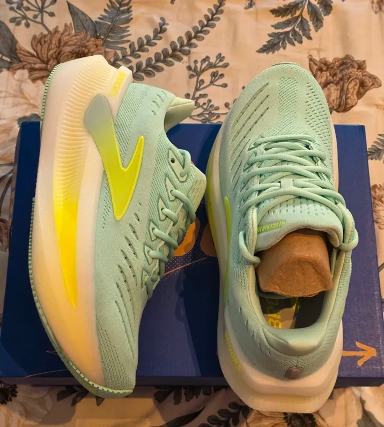 Used Brooks sneakers bike — image 11 of 14