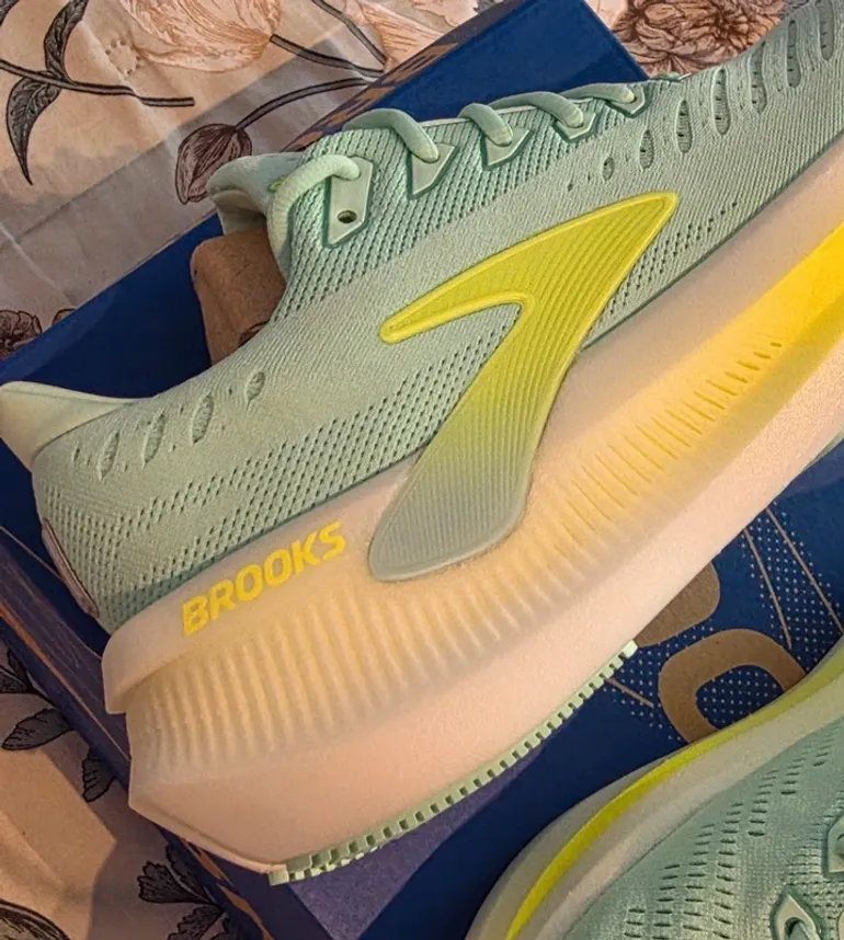 Used Brooks sneakers bike — image 3 of 14