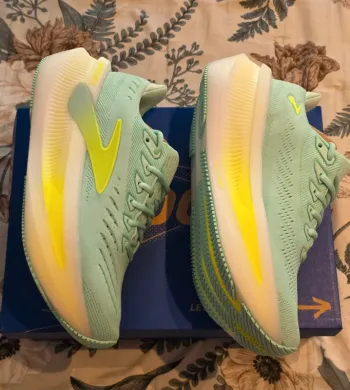 Used Brooks sneakers bike — image 8 of 14