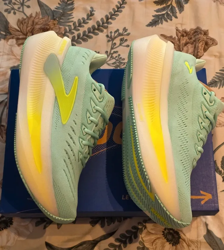 Used Brooks sneakers bike — image 8 of 14