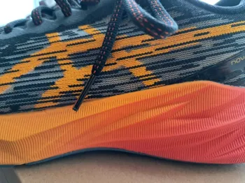 Used Asics Novablast 3 bike — image 2 of 4