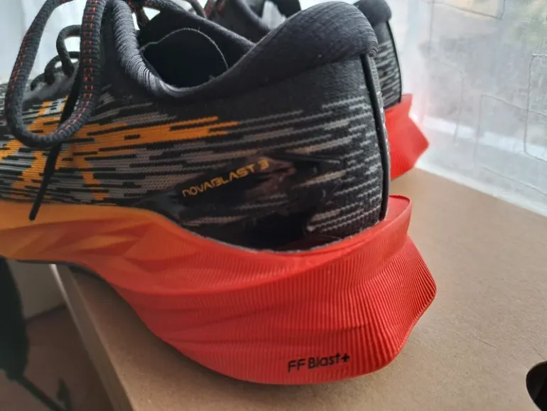 Used Asics Novablast 3 bike — image 3 of 4