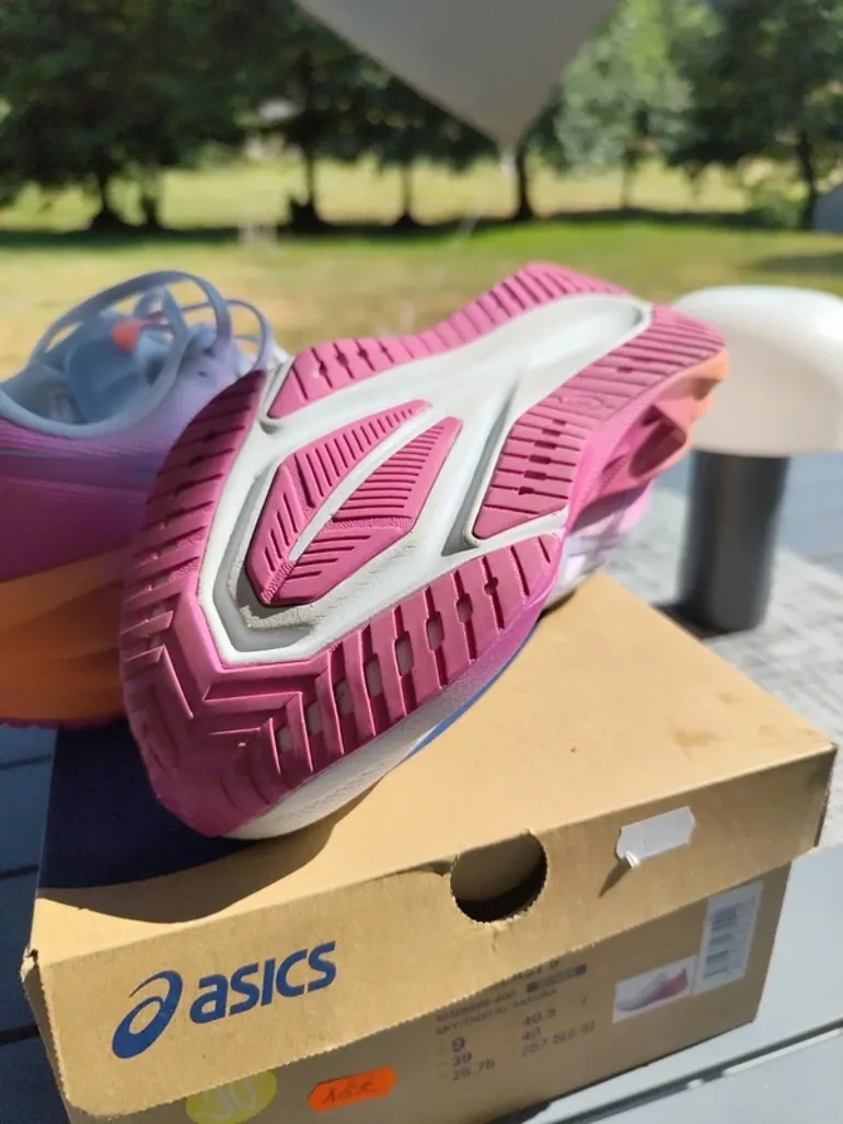 Asics Novablast 5 bike d'occasion — image 2 sur 5