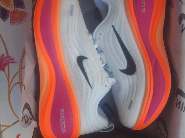 Tweedehands Nike Vomero Plus Run bike — afbeelding 9 van 11