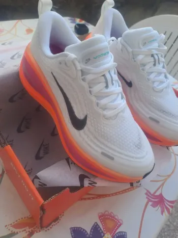 Tweedehands Nike Vomero Plus Run bike — afbeelding 5 van 11
