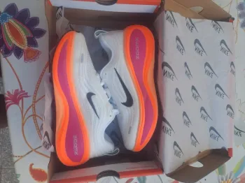 Tweedehands Nike Vomero Plus Run bike — afbeelding 8 van 11