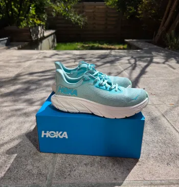 Käytetty Hoka Arahi 7 Running Shoes